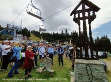 Sărbătoare cu muzică, tocan de oaie și concurs de tăiat lemne, la ”Nedeia Troiței” din Parâng