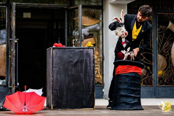 Teatrul pentru copii MiniREACTOR din Cluj-Napoca, prezintă în luna august, trei spectacole la Palatul Cultural ”Minerul” din Lupeni