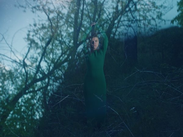 Mădălina Pavăl Live Orchestra lansează albumul „ROIESC”, pe 13 august, la Deva