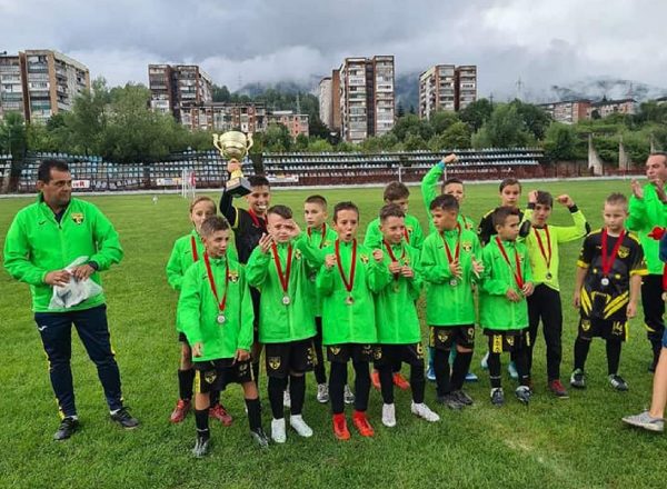 ”Cupa Straja” la minifotbal, pledoarie pentru sport, distracție pentru copii