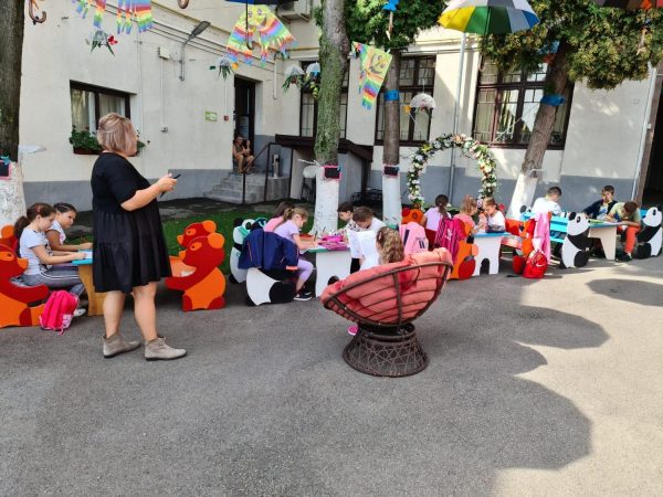 Ore de lectură în cadrul atelierului de creație literară ”Șotron” la Biblioteca județeană ”Ovid Densușianu” din Deva