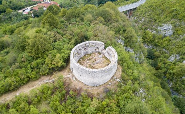 Comuna Bănița deschide seria unor evenimente publice menite să pună în valoare istoria, tradițiile și potențialul turistic al zonei