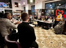 Tineri liberali și seniori ai PNL Hunedoara la prima ediție a inițiativei ”Cafeneaua Liberală”