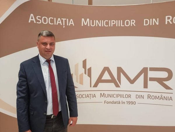 Primarul Lucian Resmeriță, discuții la AMR privind noi soluții de finanțare pentru comunitatea locală din Lupeni