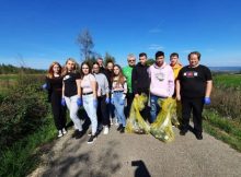 Acțiune de ecologizare la porțile Retezatului, de Ziua Națională a Muntelui