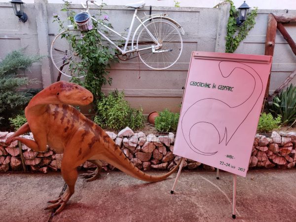 Geocaching în Geoparcul Țării Hațegului, o altfel de vânătoare de comori