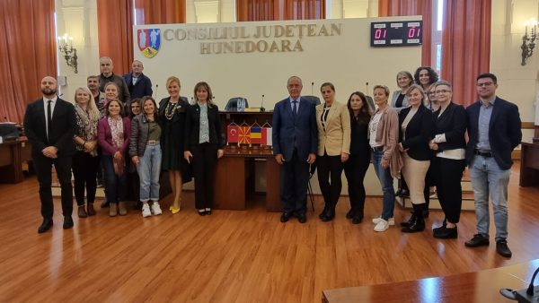 Specialiști din Europa în domeniul educației, în vizită la Consiliul Județean Hunedoara