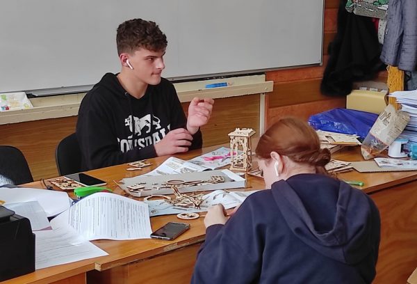 Educație prin joc, cu donațiile UGEARS, la Liceul Tehnologic ”Dimitrie Leonida”