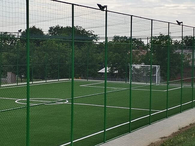 Încep lucrările la construcția altor două noi terenuri de sport în municipiul Lupeni