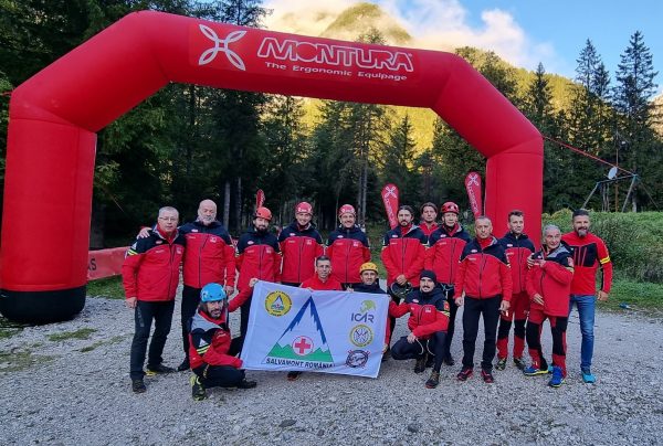 Salvamontiști români participanți la un stagiu complex de formare profesională în Italia