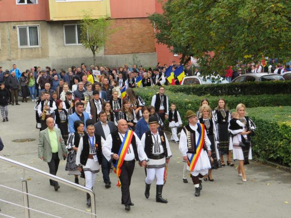 Parada Portului Popular în Ținutul Momârlanilor de pe Jiul de Est