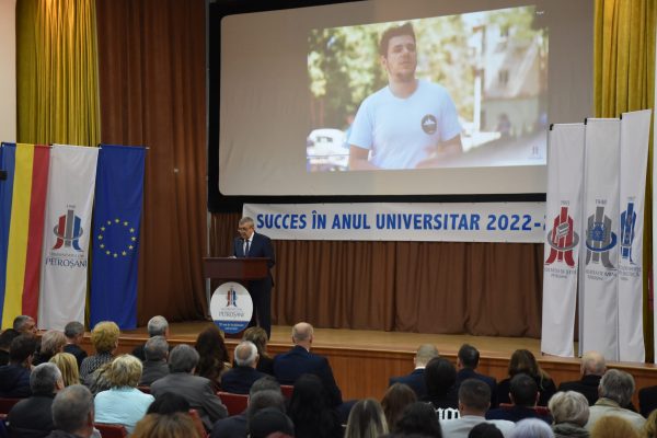 Debut de an universitar cu oportunități pentru studenți și ambiții mari pentru Universitatea din Petroșani