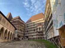 Lucrările de restaurare scot la iveală noi descoperiri la Castelul Corvinilor