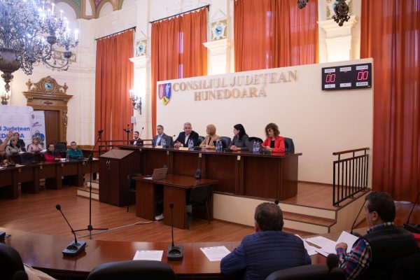 Conferință regională pe tema achizițiilor publice, la Consiliul județean Hunedoara