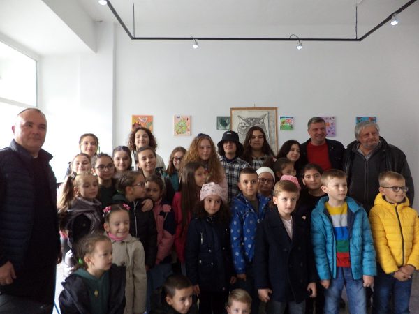 ”Începuturi” – vernisaj al elevilor de la cercul de desen al Clubului Copiilor Valea Jiului