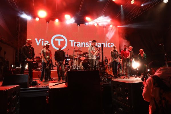 Iubitorii de drumeții pot parcurge întregul traseu  Via Transilvanica, pe o lungime de 1.400 kilometri
