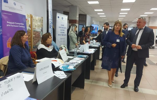 Bursa Locurilor de Muncă pentru Absolvenți de la Petroșani, un eveniment necesar, accesat cu interes din partea  angajatorilor și a celor aflați în căutarea unui loc de muncă