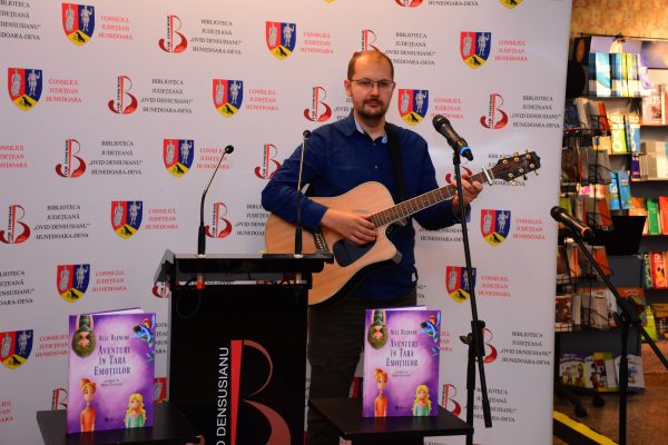 ,,Aventuri în Ţara Emoţiilor” cu Alec Blenche, la Salonul Hunedorean al Cărții