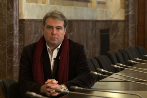 Lansare de carte Adrian Cioroianu, la Salonul Hunedorean de Carte de la Deva