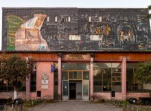 Artă murală dedicată minerilor, pe frontispiciul Minei Lonea