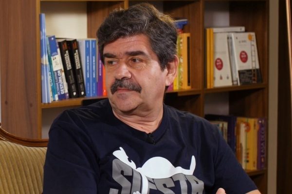 Întâlnire cu scriitorul Radu Paraschivescu și cărțile sale, la Salonul Hunedorean al Cărții de la Deva