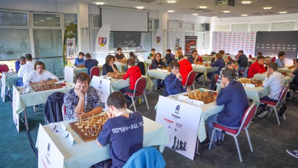 Regal de șah în stațiunea hunedoreană Geoagiu-Băi