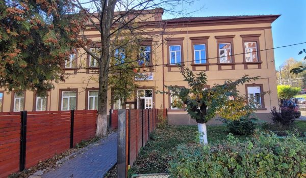 Au început lucrările de modernizare, cu fonduri europene, la Școala gimnazială nr. 1 din Lupeni