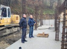 Lucrări în ritm alert pe șantierul viitorului Bazin de înot de la Lupeni
