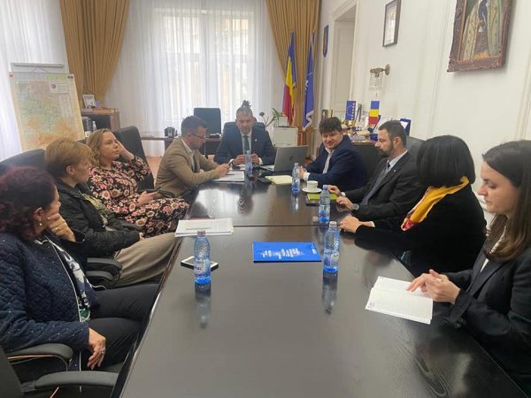 Criza refugiaţilor din Ucraina, temă de dialog la Prefectura Hunedoara, cu delegația Înaltului Comisariat ONU pentru Refugiați în România