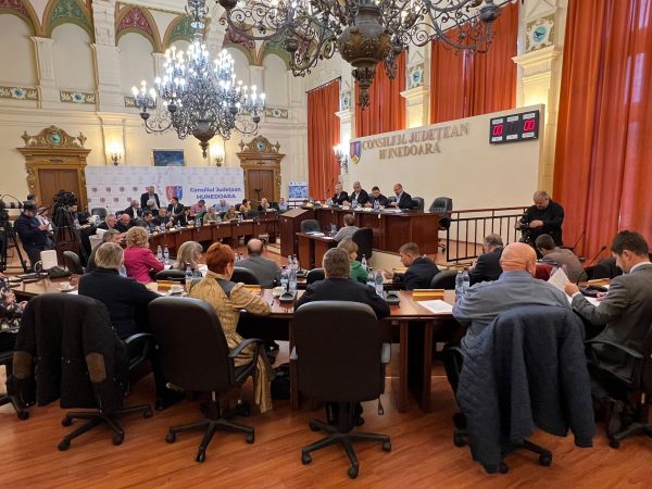 Proiectele de investiții în infrastructura rutieră din Valea Jiului ale CJH intră în etapa de licitație