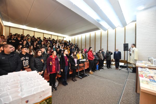 Manifestare cultural-educativă de succes a Bibliotecii județene ”Ovid Densușianu” dedicată Zilei Naţionale a României
