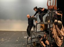 O comedie neagră cu nuntă și înmormântare într-o nouă premieră la Teatrul ”I.D. Sîrbu” din Petroșani