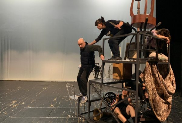 O comedie neagră cu nuntă și înmormântare într-o nouă premieră la Teatrul ”I.D. Sîrbu” din Petroșani