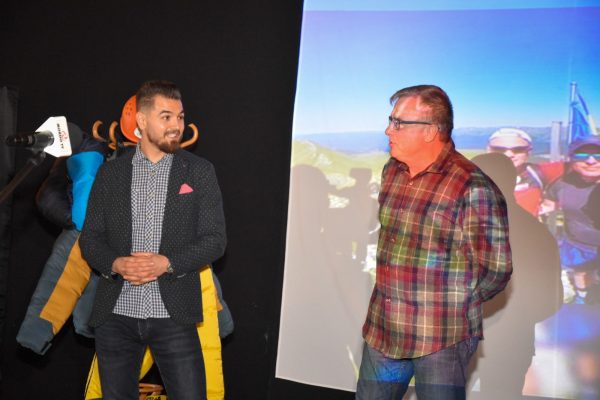 Alpinistul Adrian Ahrițculesei este susținut și încurajat de comunitatea Văii Jiului înaintea ultimei expediții din Circuitul ”7 Summit Vulcanoes”