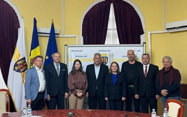 Punte frățească și culturală între județul Hunedoara și Chișinău
