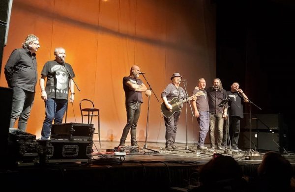 Emoții de toamnă pe Barikada de folk la Petroșani, cu poezie, muzică și artiști excepționali