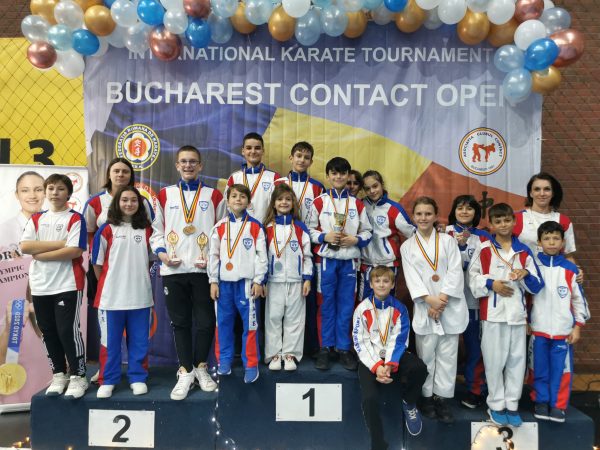 Final de octombrie cu 15 noi medalii pentru sportivii CS Poli Karate Petroșani