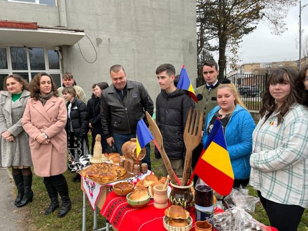 Mostre de spiritualitate, educație și artă la Uricani, în cinstea Zilei Naționale a României