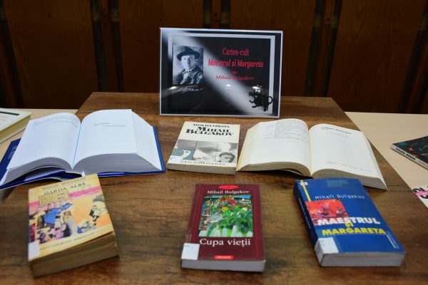 Lecție de lectură la Biblioteca județeană ”Ovid Densușianu”: cartea cult ”Maestrul și Margareta” de Mihail Bulgakov