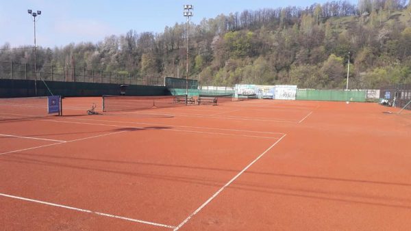 Dedeman sponsorizează secția de tenis de cânm a CSM Jiul Petroșani