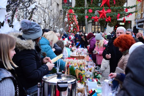 Bucurie fără margini în ”Atelierul lui Moș Crăciun” de la Biblioteca județeană ”Ovid Densușianu” din Deva