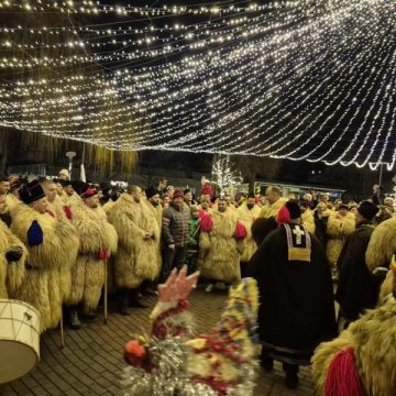 ”Festivalul Crailor” de la Lupeni, un regal cu cele mai frumoase colinde, cele mai frumoase costume și cele mai frumoase tradiții din Valea Jiului