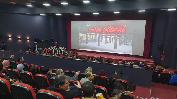Cinematograful ”Cultural” din Lupeni s-a redeschis cu emoții într-o sală plină și cu un film-eveniment