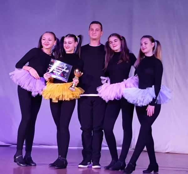 Premii în pași de dans pentru Ansamblul ”Parângul” din Petroșani