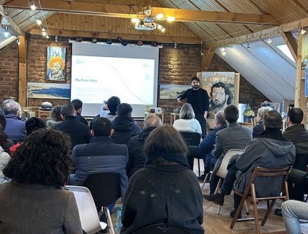 Voluntari ”Pe firul apei” în căutarea civilizației urbane