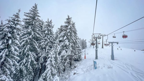 Pârtii perfecte, parcare gratuită, evenimente speciale – ingredientele sezonului de iarnă din Straja