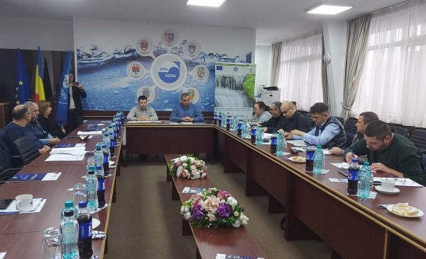 Rețele noi de apă și canalizare pe mai multe străzi din municipiul Vulcan