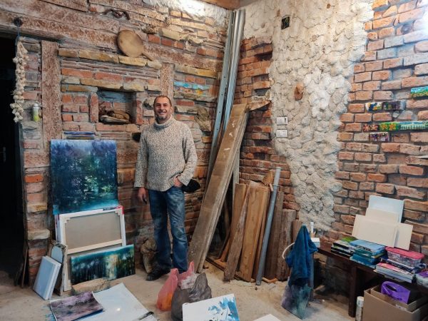 Artistul Costin Brăteanu și plastica luminii metaforice