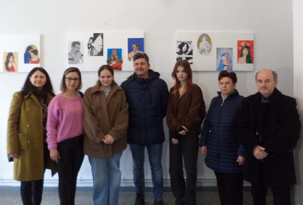 Expoziție de desen cu prilejul ”Zilei Culturii Naționale” la galeria de artă din Lupeni