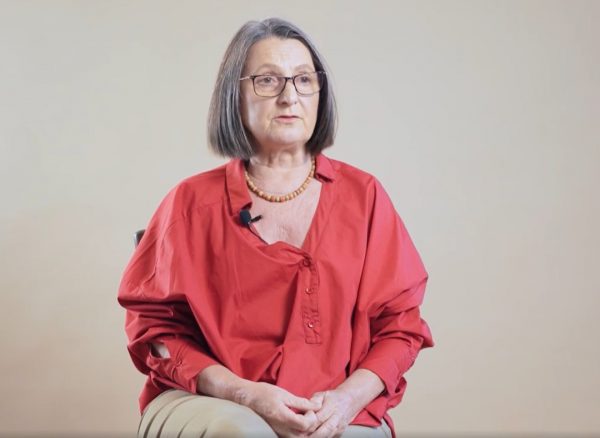 Decorație prezidențială pentru Florica Zaharia, fondatoarea Muzeului Textilelor din comuna hunedoreană Băița